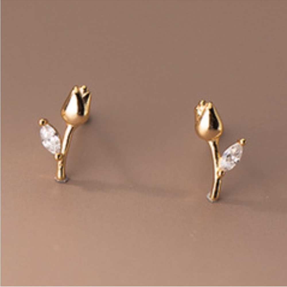 ✨HP✨ Gold Silver Tulip Rose Crystal Dainty Minimalist Stud Post Earrings